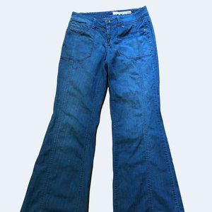 Women’s DNKY Jeans flare leg - Size 8